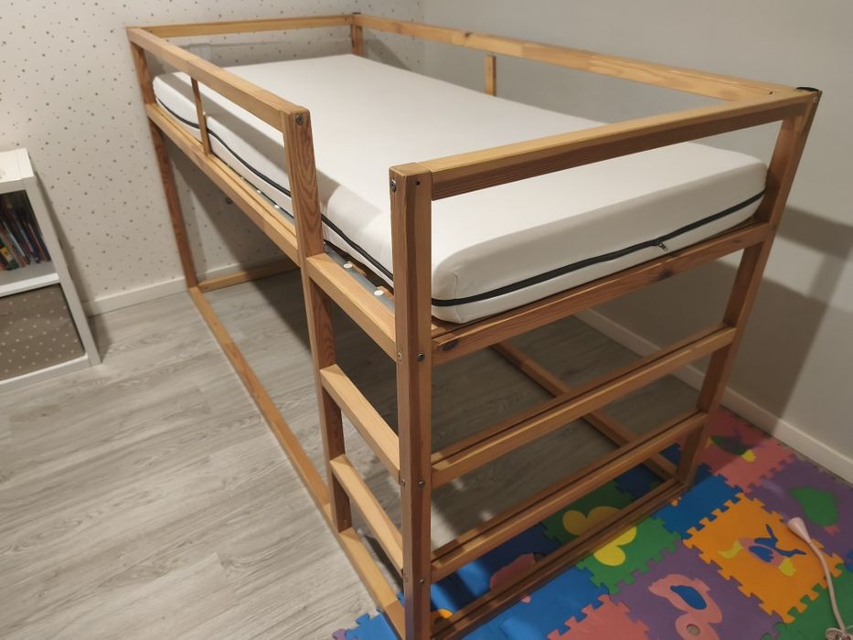 Cama IKEA com colchão incluído