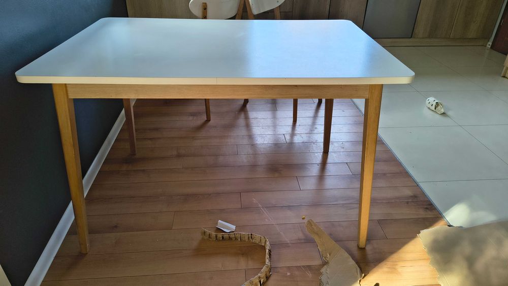 Stół do jadalni biały