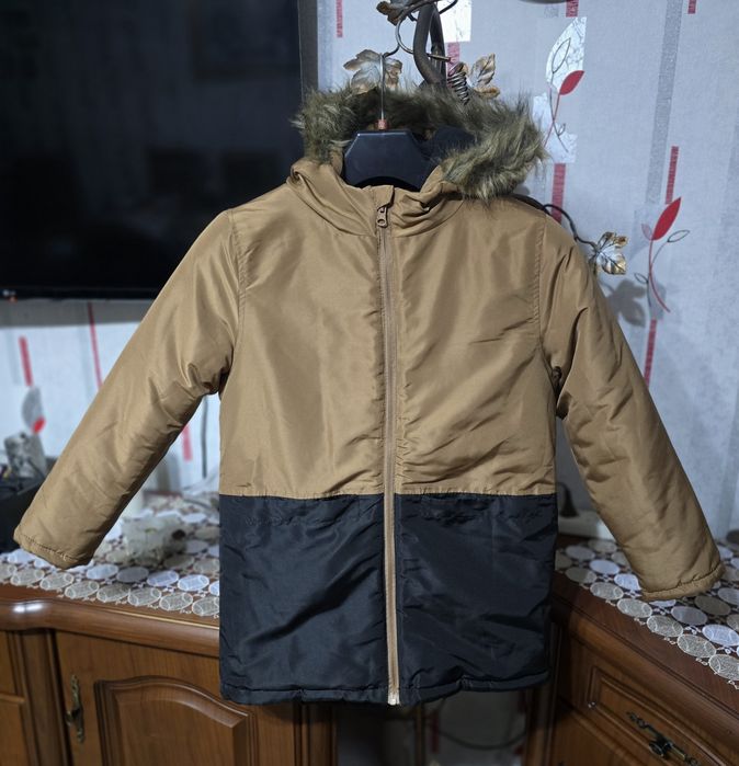 Kurtka zimowa z kapturem.