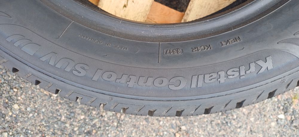 215/60R17 96H FULDA , dwie używane opony zimowe.