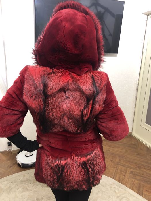 Продам шубу натуральна-чорнобурка+пісець, нарядна-в ідеалі.