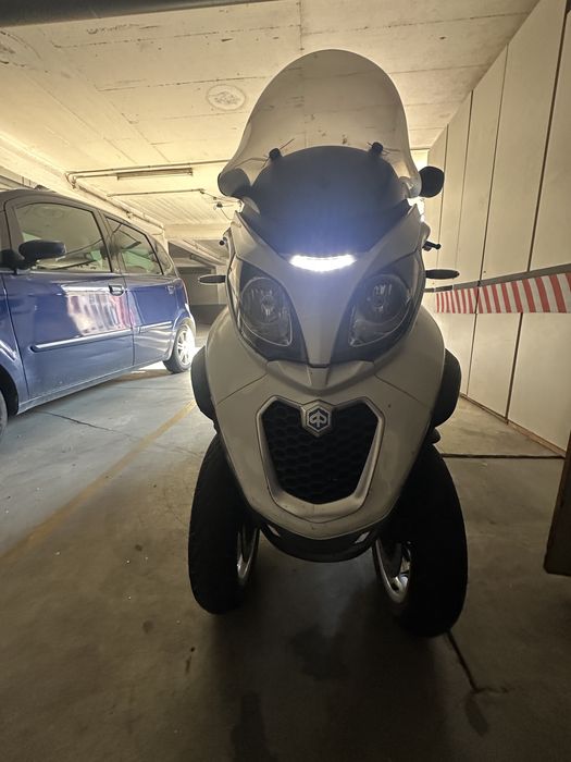 Piaggio MP3 500 triciclo pode set conduzida com carta de carro