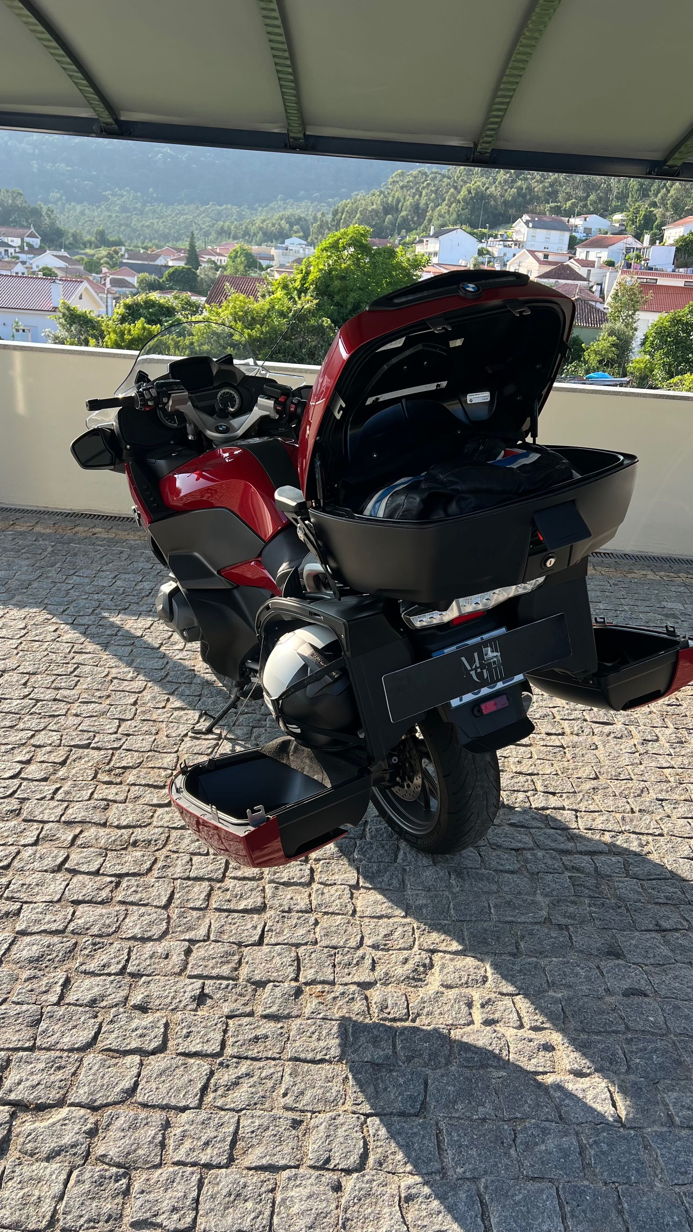 BMW R 1250 RT — Potência Touring com Luxo e Tecnologia!