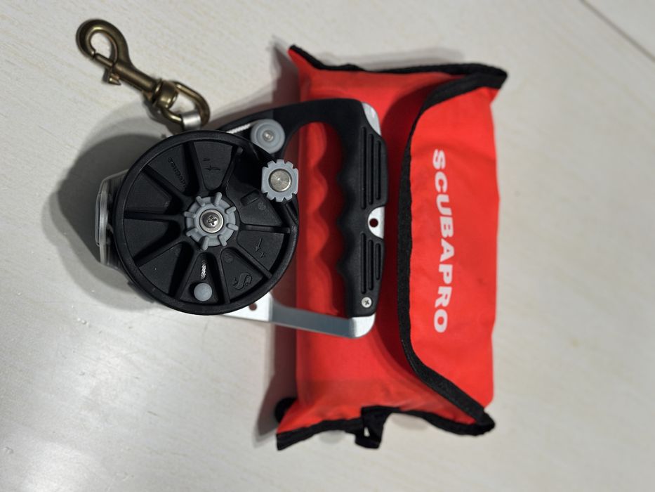 Carreto e boia de patamar para mergulho