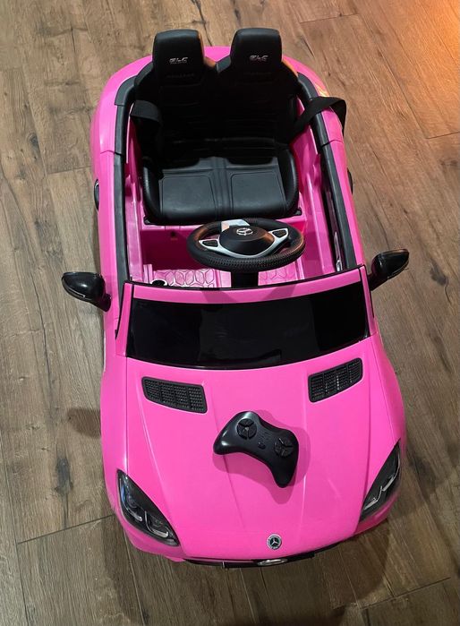 Różowe autko na akumulator