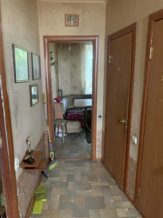 Продам трикімнатну квартиру 62 м² в центрі міста.