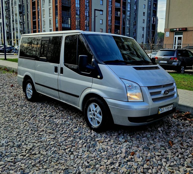 Автомобіль в гарному стані.