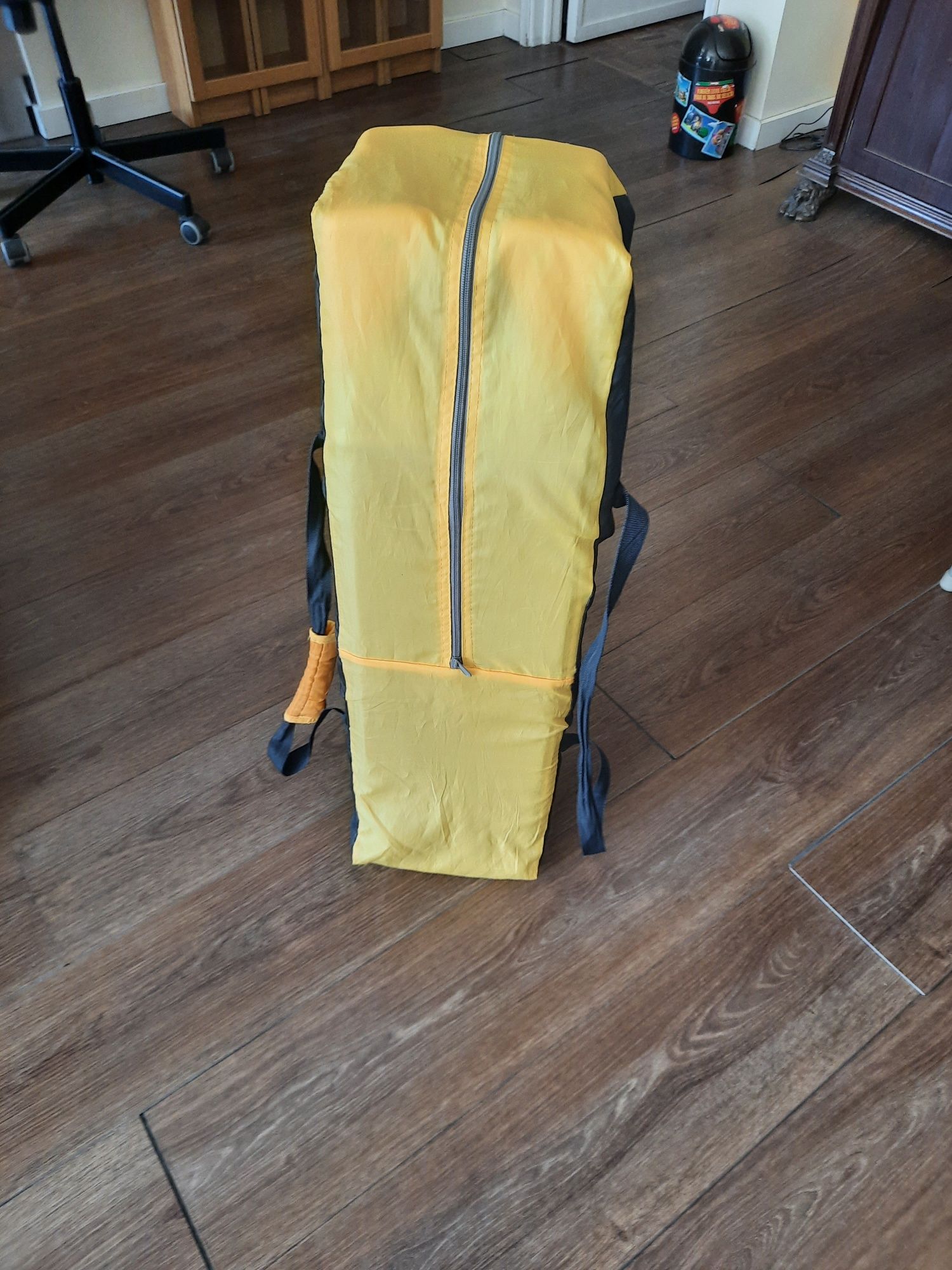 Cama de viagem utilizada 3 ou 4 vezes