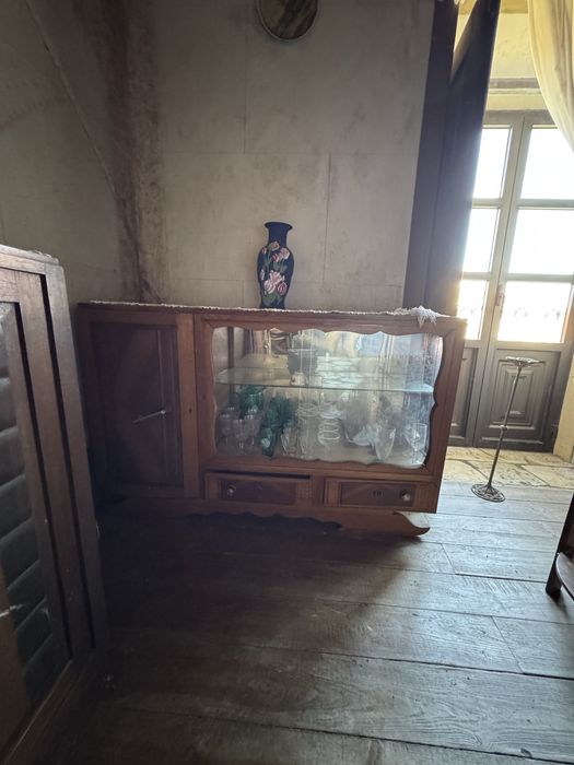 Cristaleira para restauro