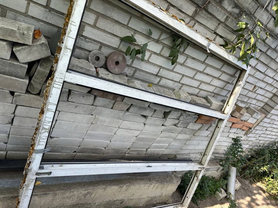 Продам  вікно трохстворчате