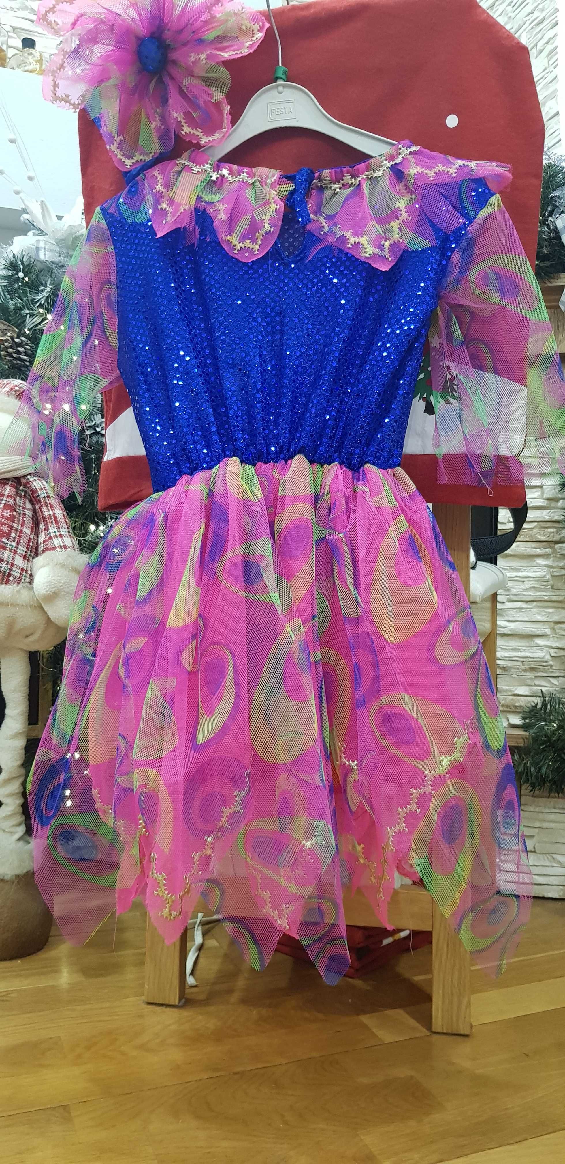 Kolorowa sukieneczka z kwiatkiem na 140cm