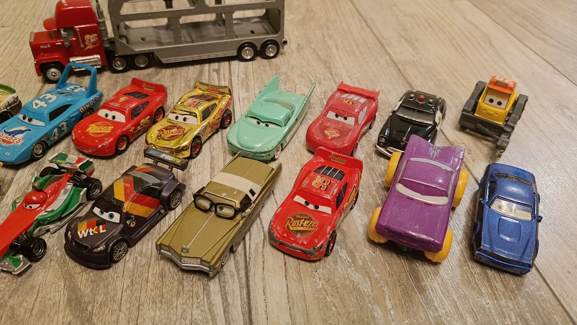 Samochody z bajki Auta Cars zygzak McQueen