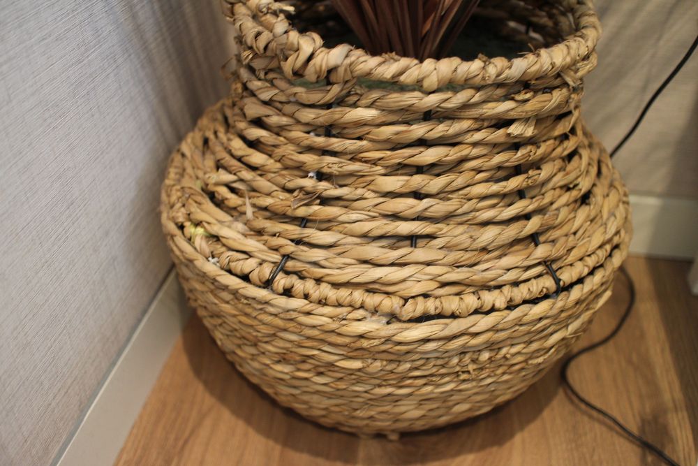 Vaso decorativo com plantas secas