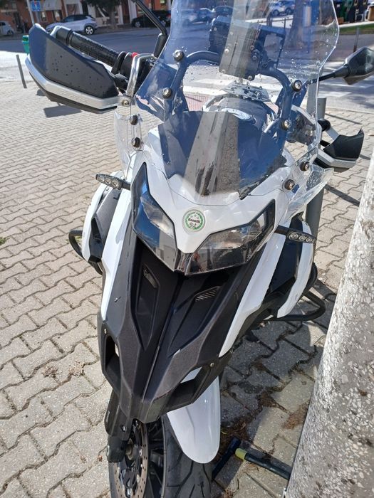Vendo moto beneli toda certa