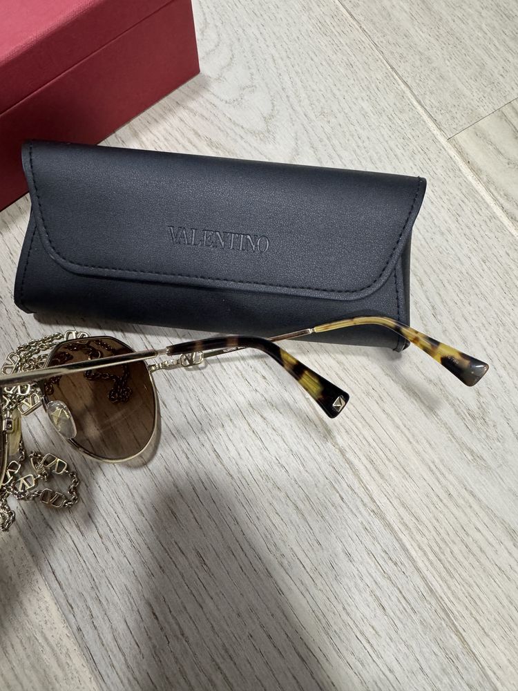 Сонцезахисні окуляри Valentino
