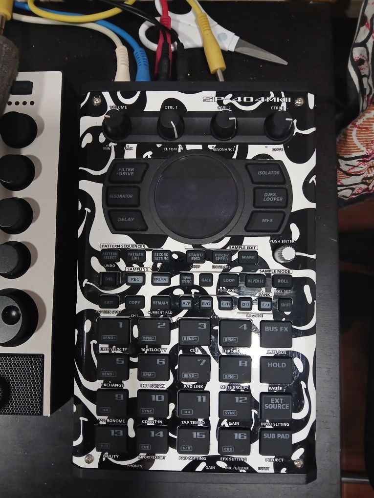 Roland sp404 mk2 / Behringer neutron