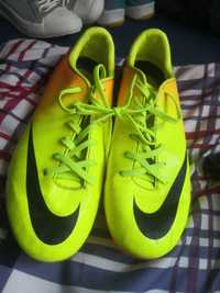 Buty sportowe korki firmy nike mercurial rozmiar 38.5