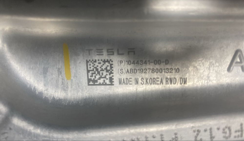 Ричаг передній прямий оригінал новий Tesla Model 3