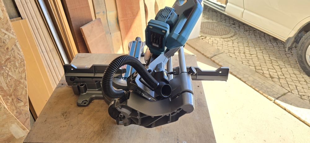 Makita, serra esquadrias LS002G 40V usada