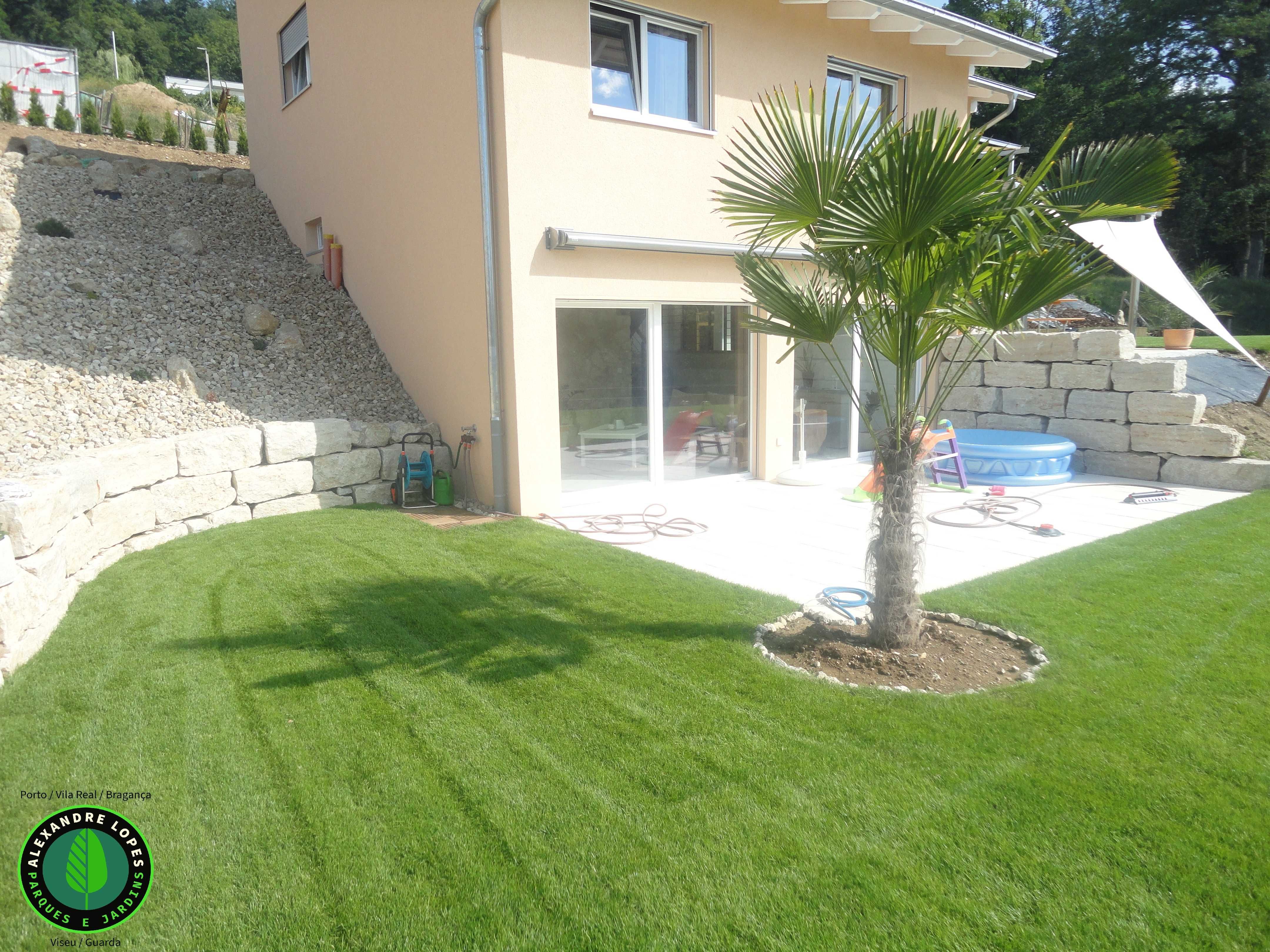 Realizamos jardins ou relvados ao m2
