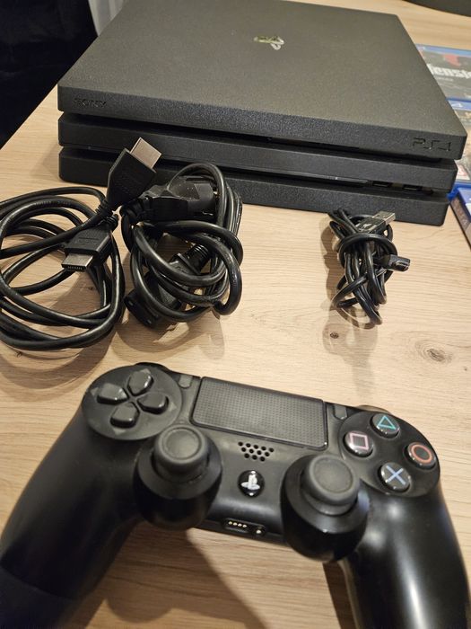 PS4 Pro 1TB + 11gier – Wiedźmin 3 Mass Effect,Battlefield 1