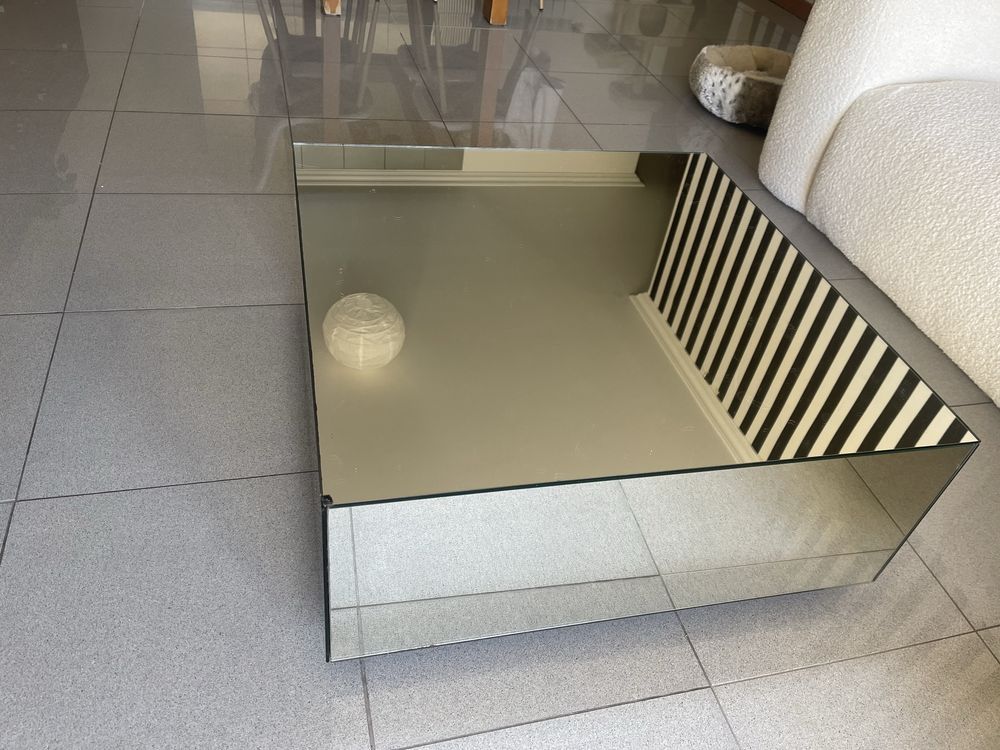 Mesa quadrada espelhada