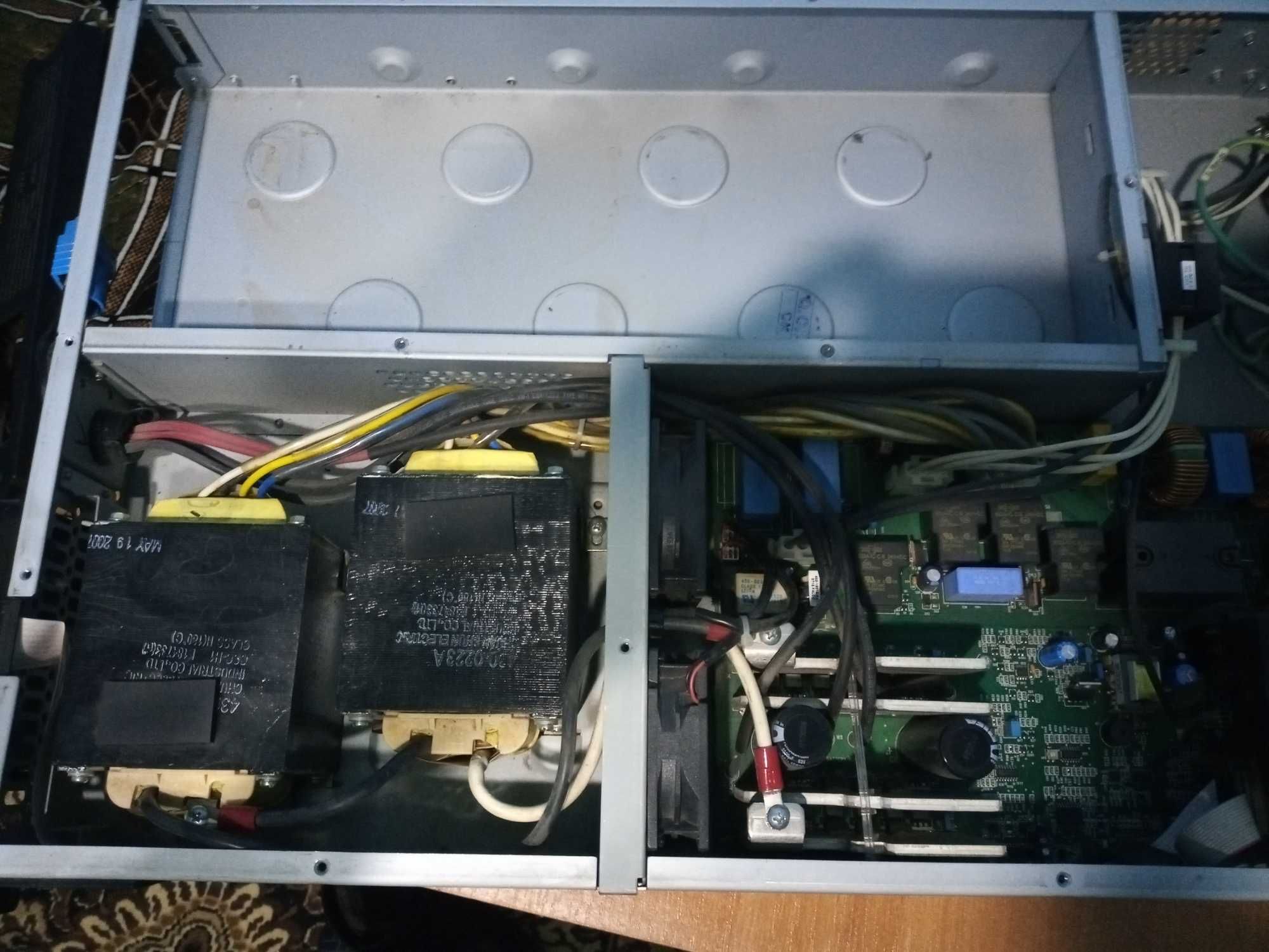 Джерело безперебійного живлення,UPS,УПС APC 2200VA Smart-UPS ТОРГ