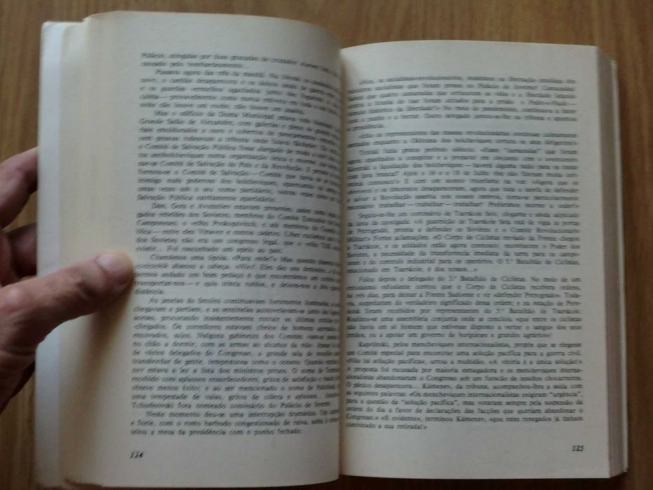 Dez dias que abalaram o Mundo
de John Reed