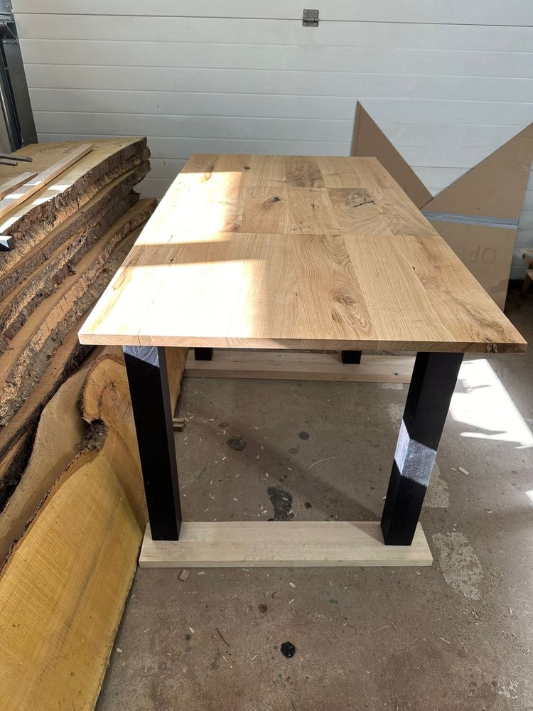 Stół z litego drewna rozkladany
