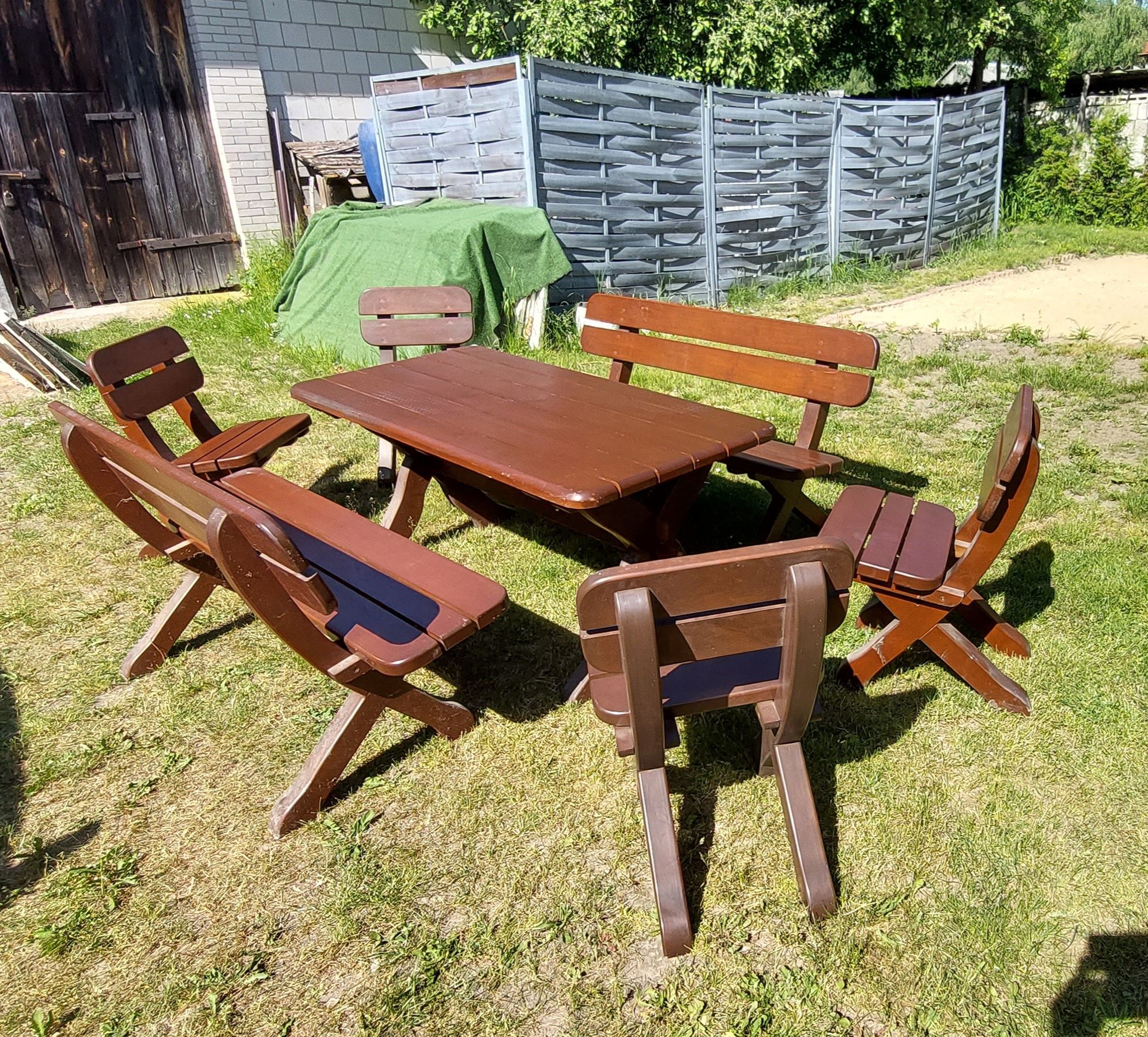 Zestaw mebli na taras lub ogród Stół,  2 ławki i 4 krzesła