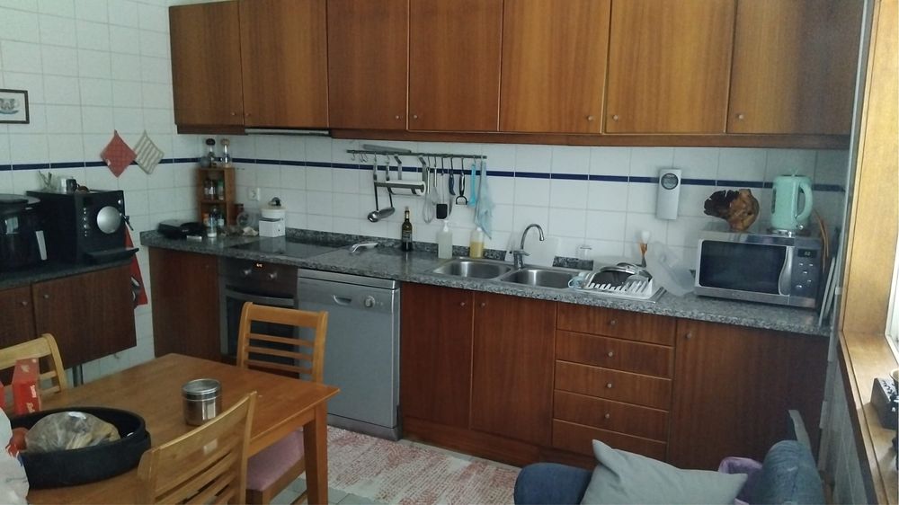 Quarto p/aluguer bem localizado