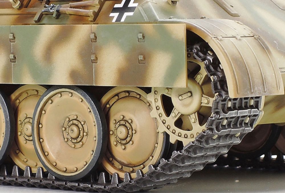 Czołg Panther PzKpfw V Ausf.D 1:48 model 32597 Tamiya