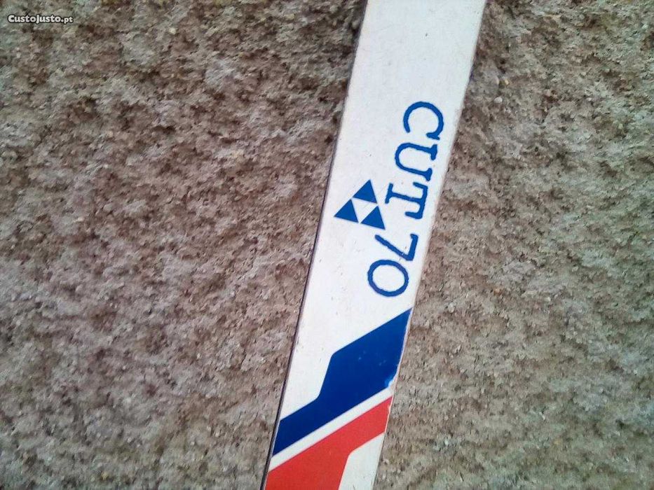 esquis de neve desportivos