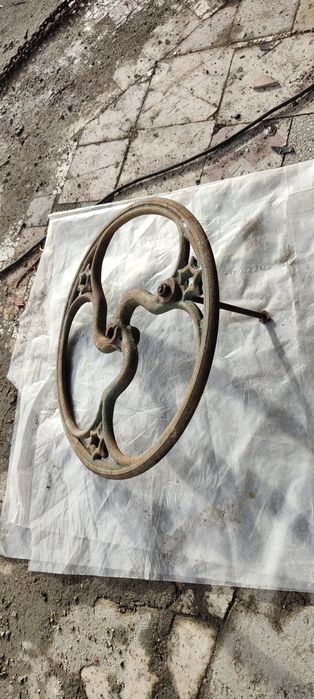 Roda antiga de moinho de uvas