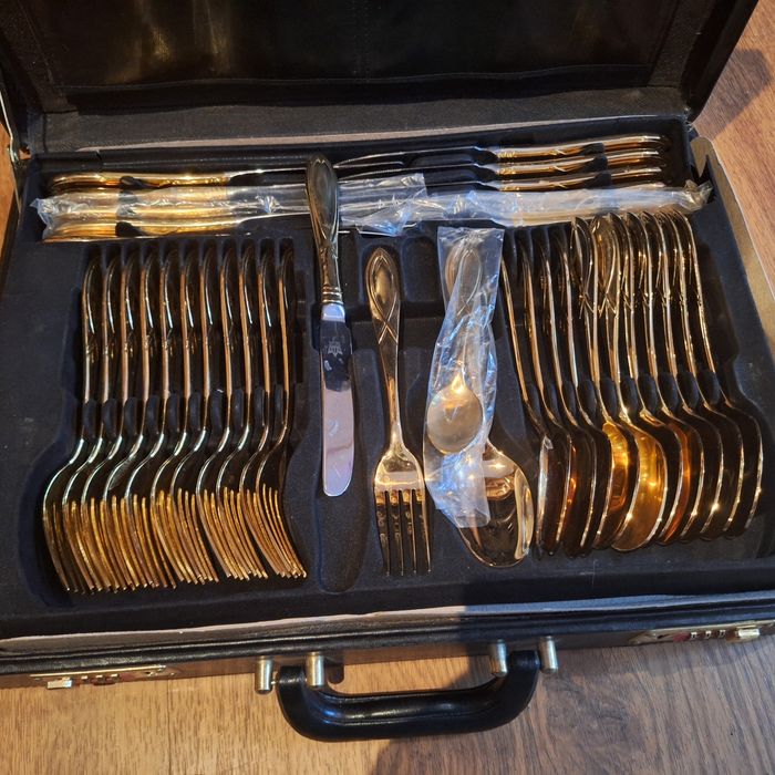 Zestaw sztućców na 12 osób