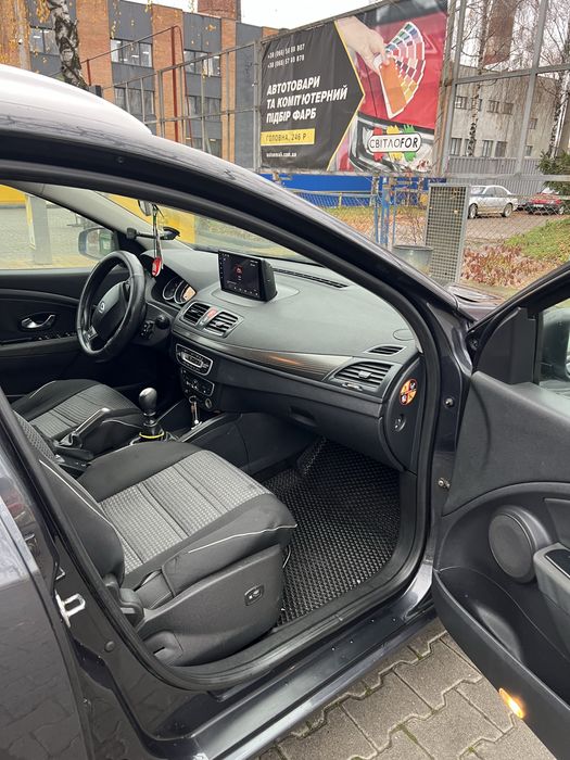 Рено меган 2010 року