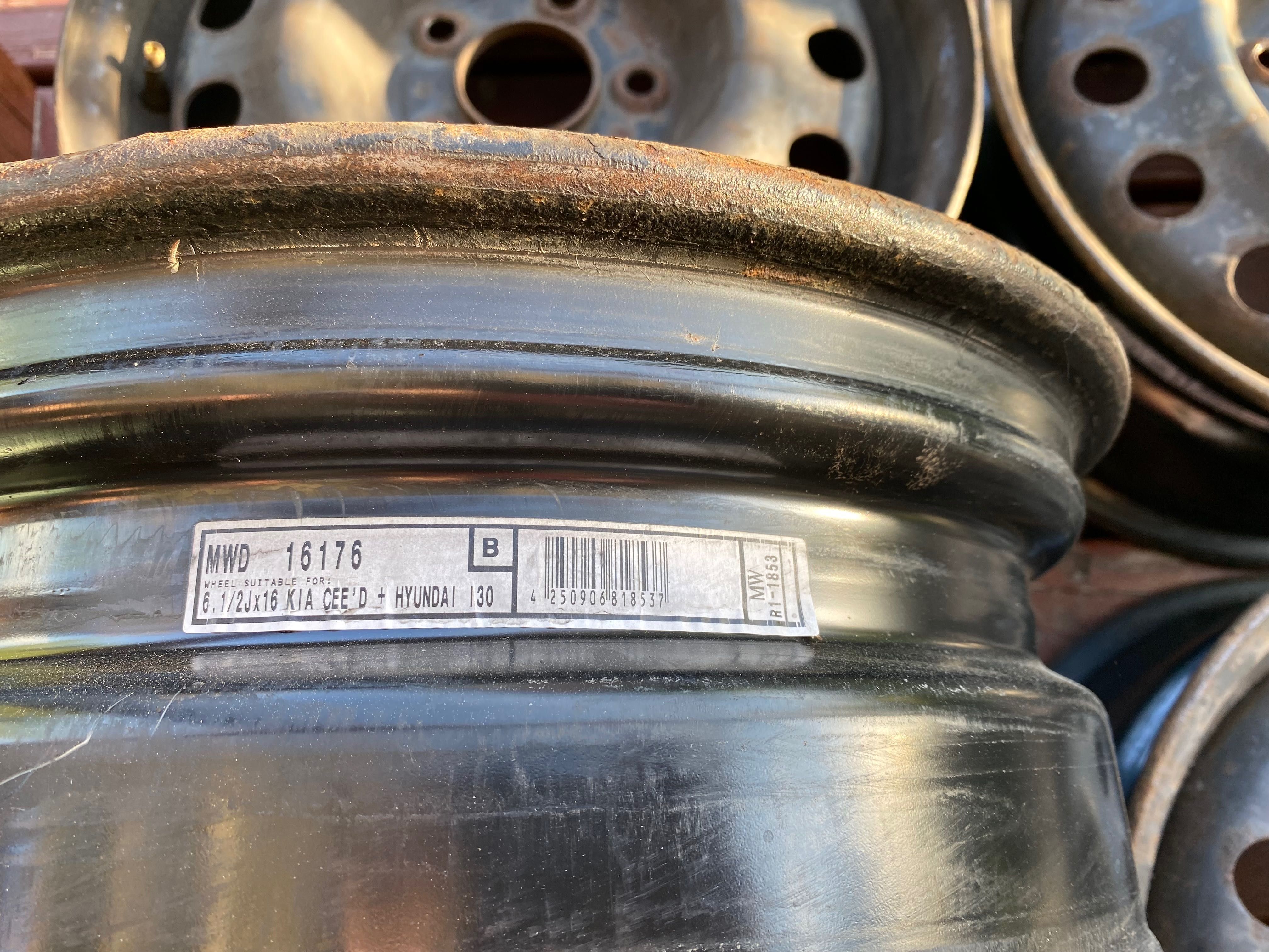 Sprzedam oryginalne felgi stalowe do KIA Ceed II (4szt) 16 cali