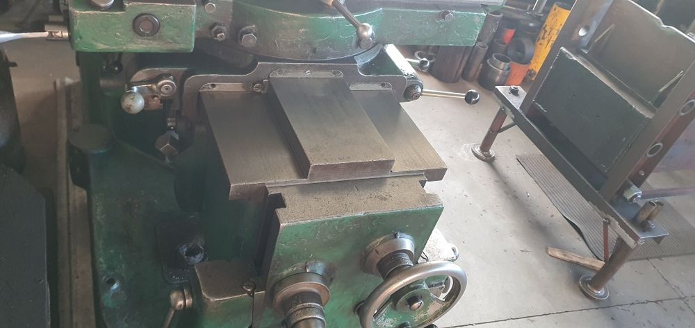 Frezarka uniwersalna FWA 39 stół 1600x400 mm + glowica pozioma skretna