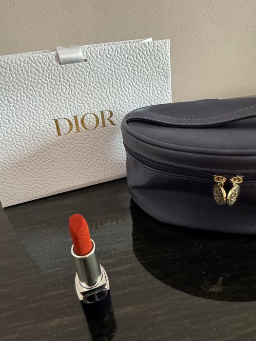 Помада DIOR , косметичка guerlain.