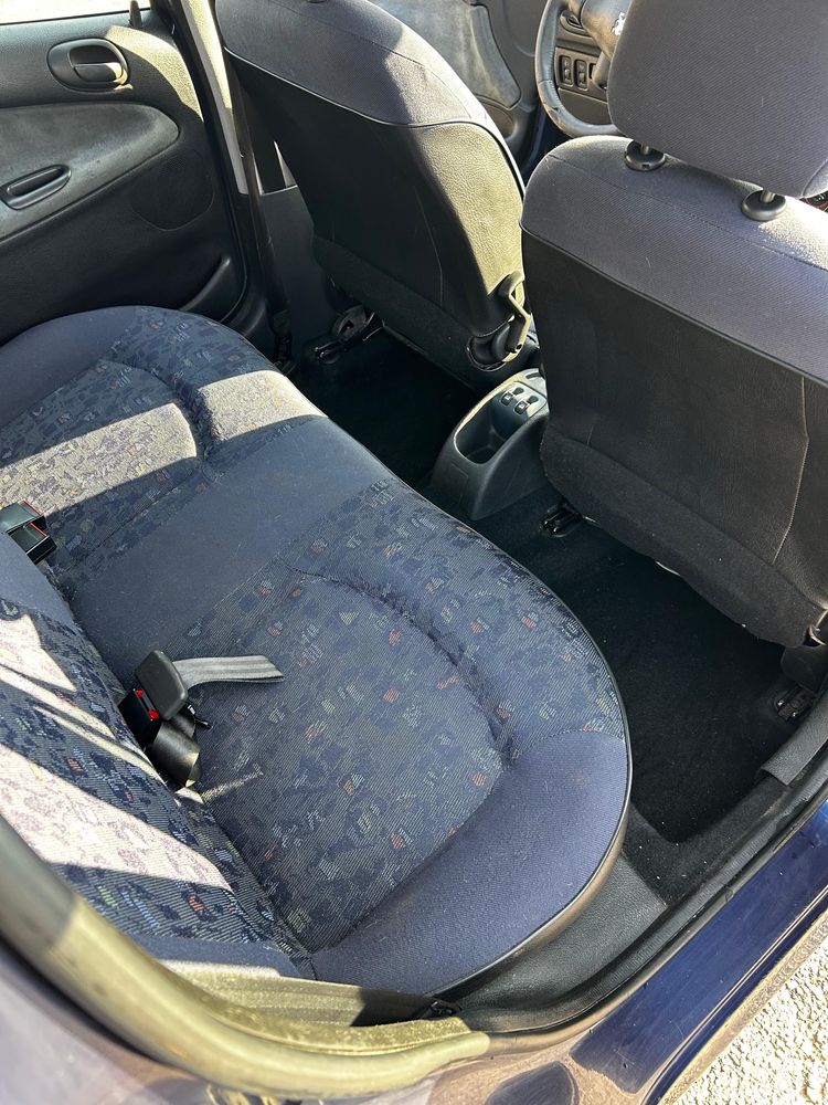 Peugeot 206 1.4 com A/C