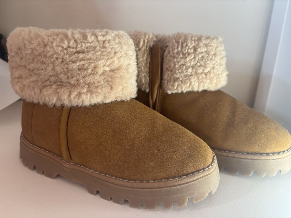 botas muito pouco usadas, com pelo no interior, tamanho 26 da Zara