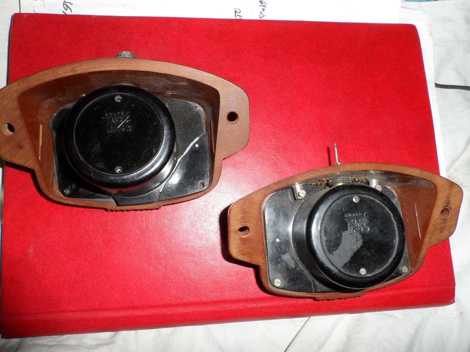 Ретро старинные механические автомобильные часы.Москвич