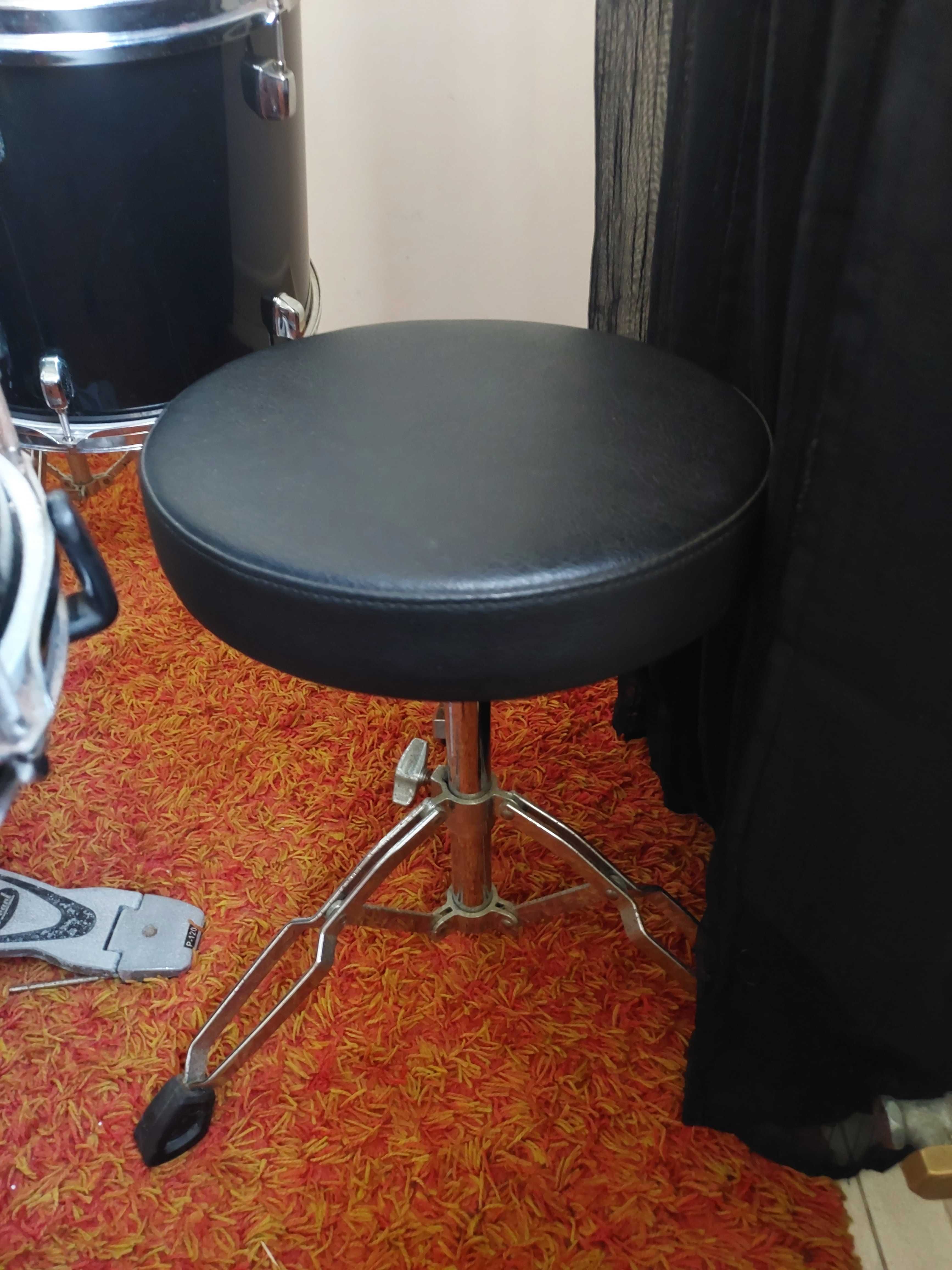 Bateria Pearl Forum Series em bom estado. 500€.