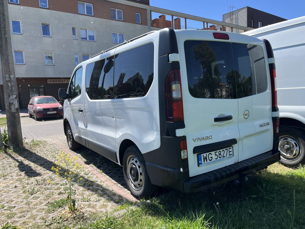 Opel vivaro 9 osobowy relingi dachowe,hak.