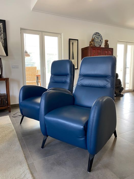 2 Poltronas Reclináveis Elétricas em Pele (Cadeiras Fénix)