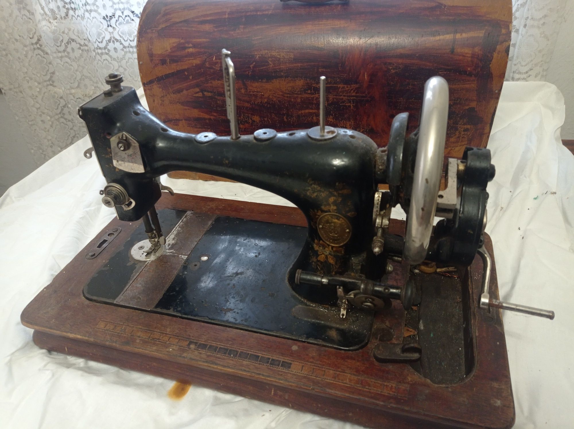 Швейная машинка антикварная