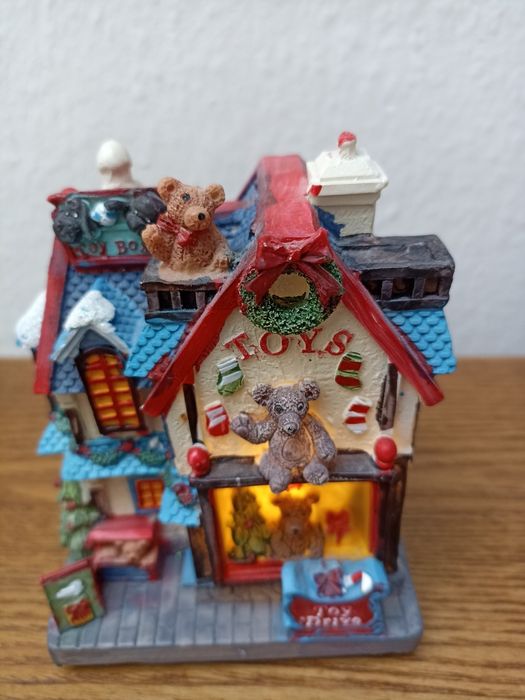 Рождественский домик с музыкальными мелодиями.