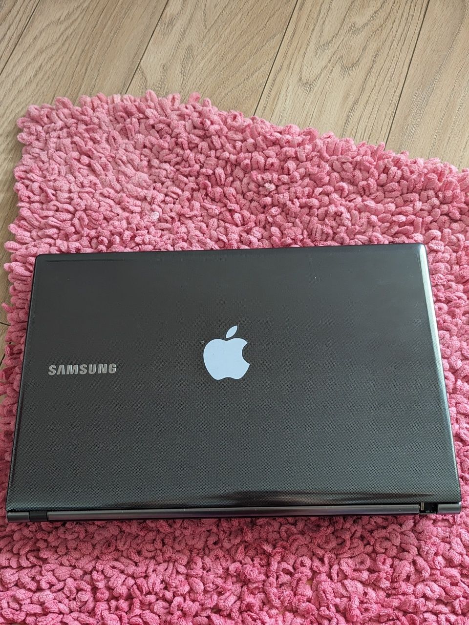 Laptop Samsung 17.3 caly, RAM 16 GB,karta graficna 2GB+2GB