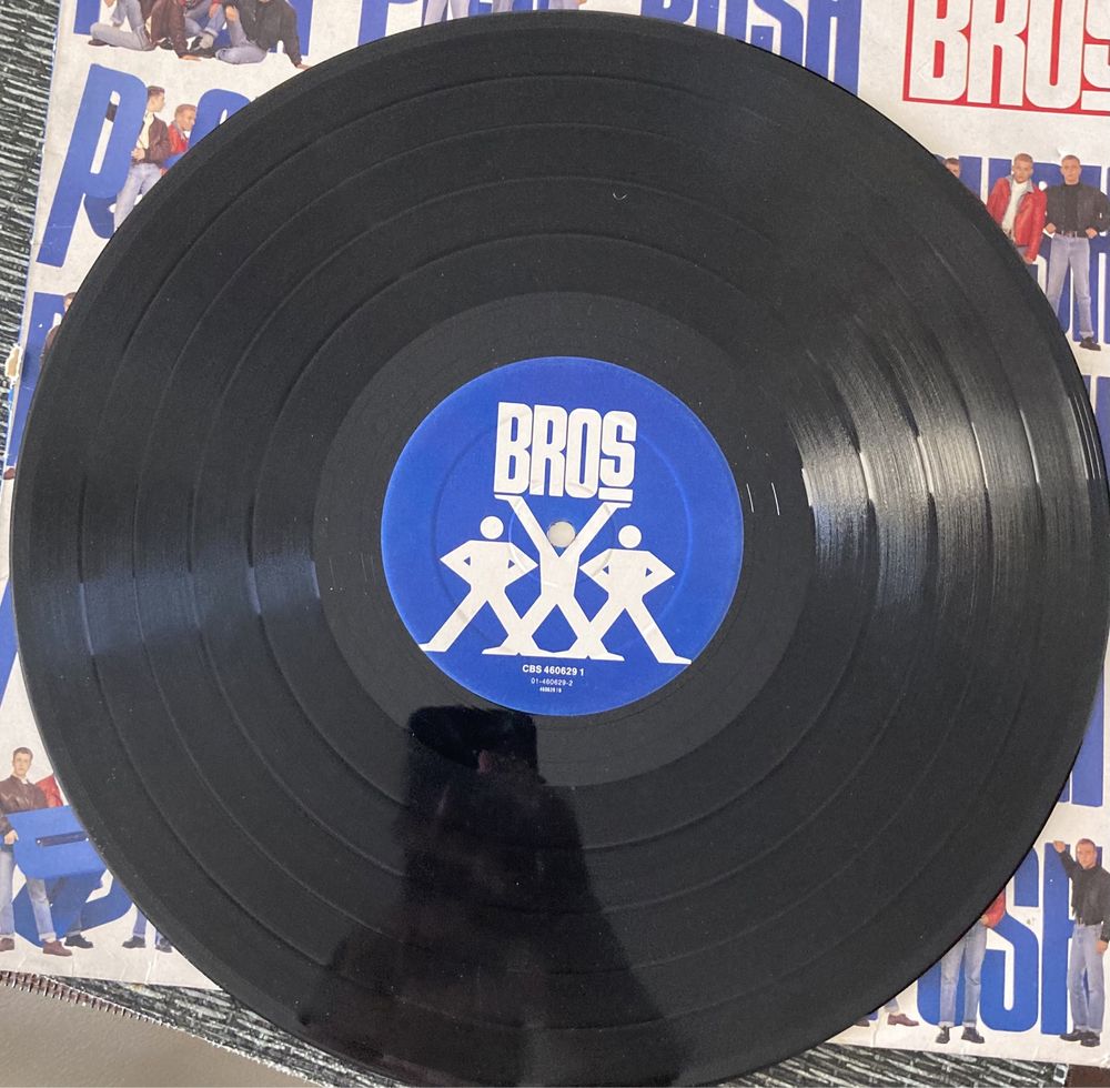 Bros vinyl album push
