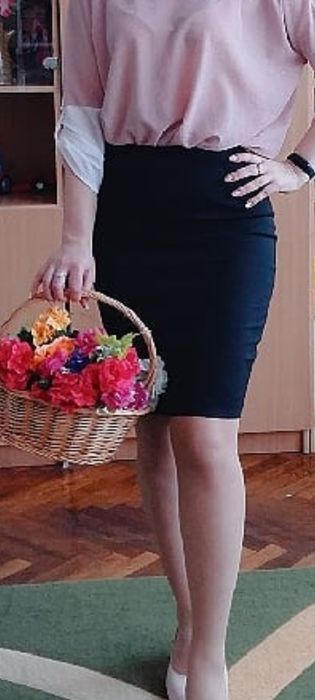 Чорна стрейчева спідниця олівець